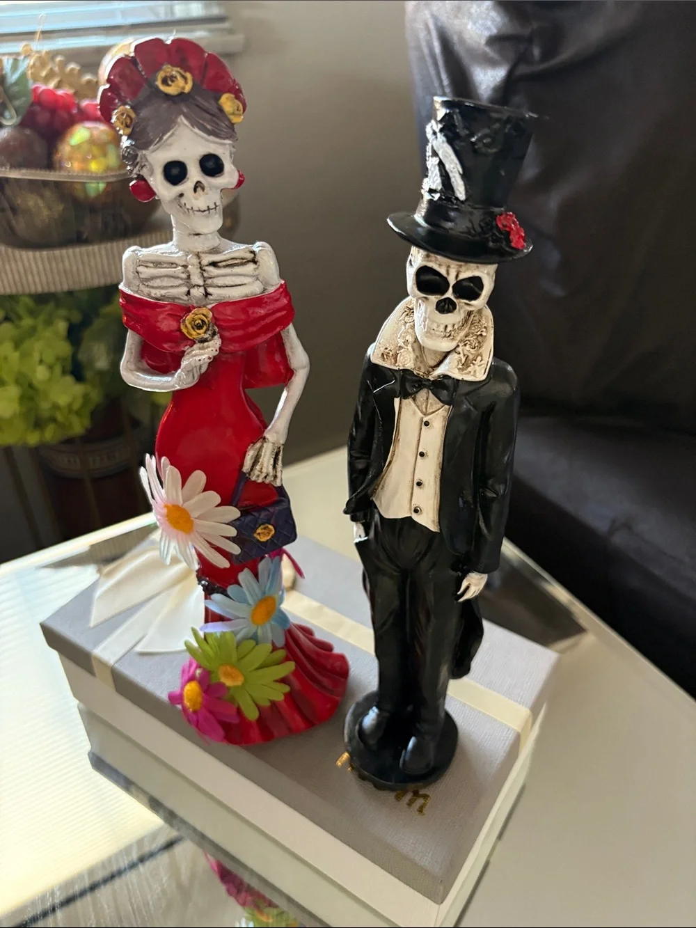 Resin Catrines couple (12 inches) new in box